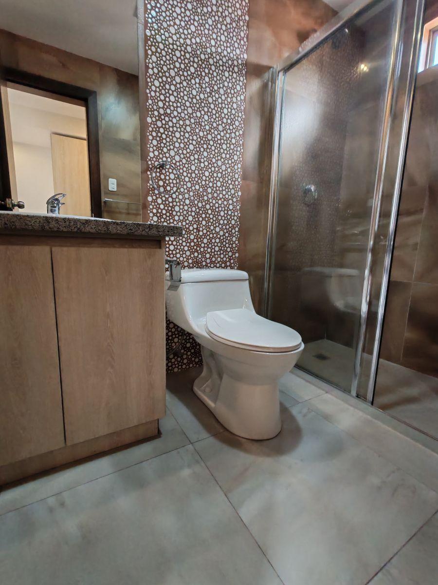 Departamento Duplex a La Venta Av Primero de Mayo con Terraza, Azuay — imagen 2