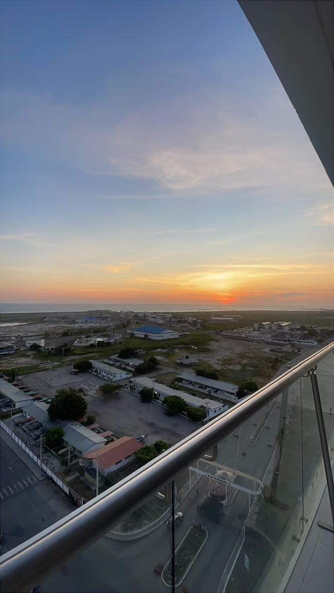 Vendo Departamento Moderno Frente Al Mar en Salinas Chipipe — imagen 7