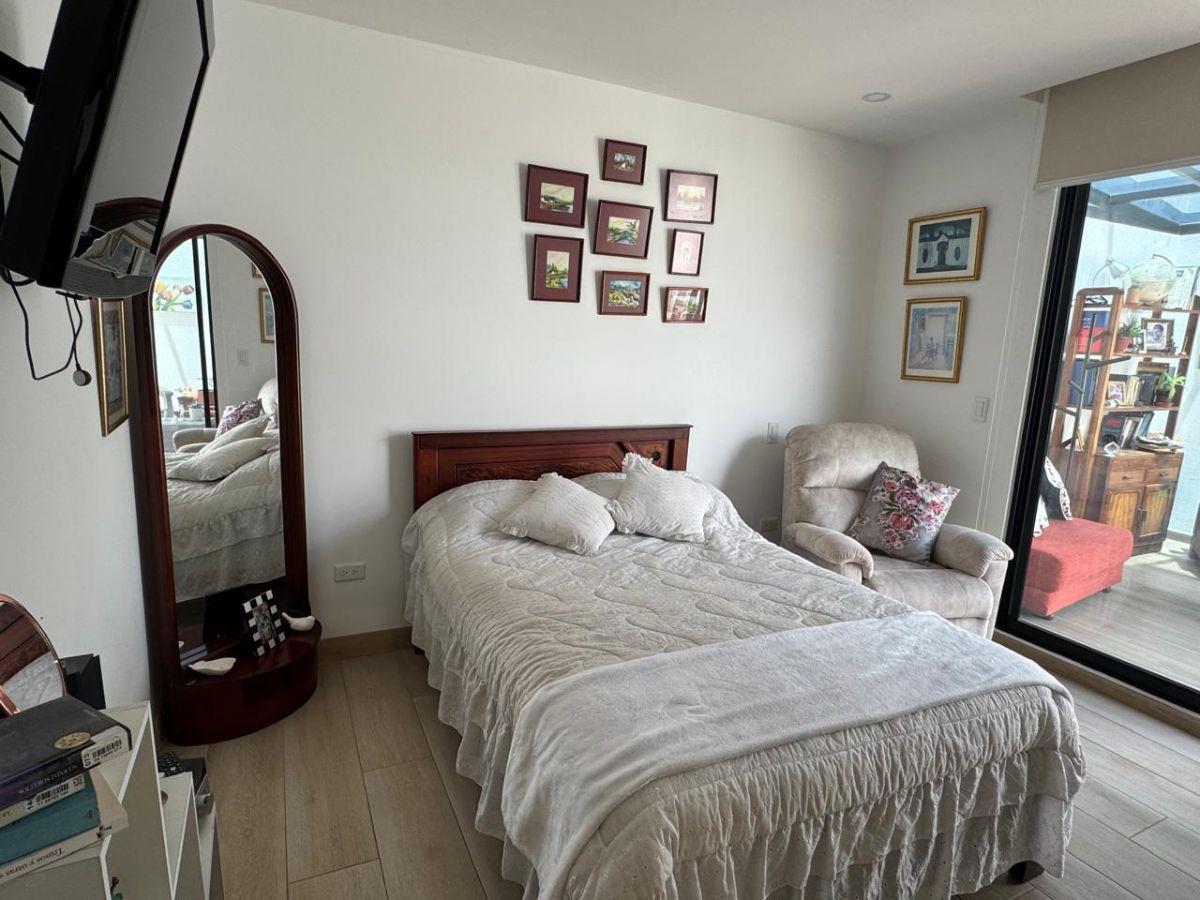 Cumbayá, Vendo Lindo Apartamento de 156 m² en Pb. 2 Dorm, Terraza, Linda Vista y Buena Ubicación — imagen 3