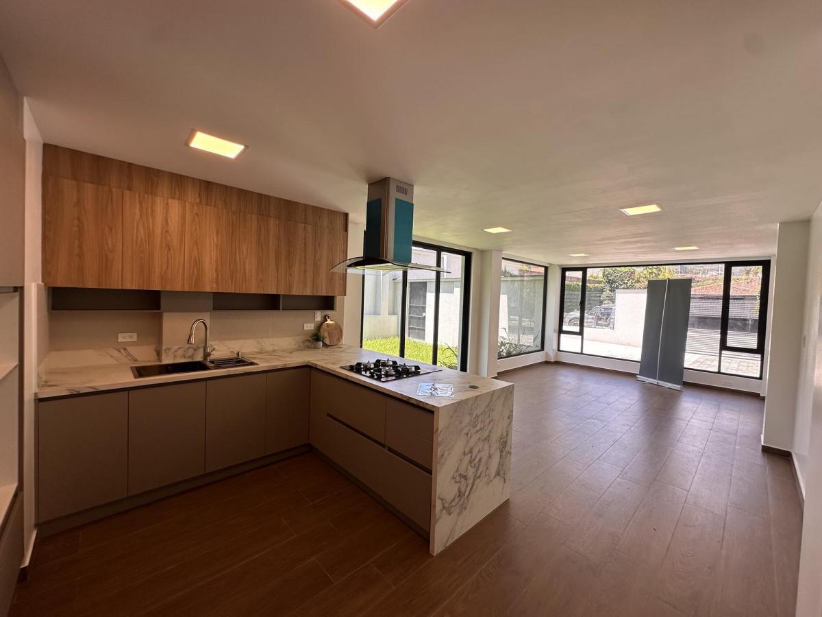 Departamento en Venta por Estrenar Dentro de Urbanización Sector Lumbisi — imagen 6