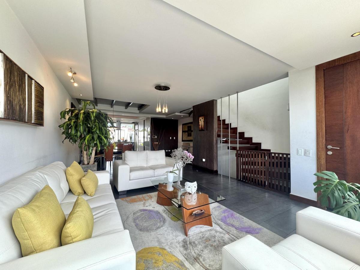 Casa de Venta en San Juan Alto Cumbayá — imagen 10