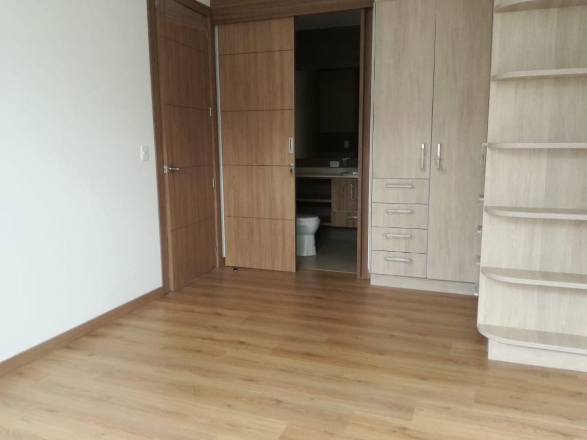 Venta Departamento con Balcon 3 Habitaciones en Urbanizacion El Condado — imagen 6