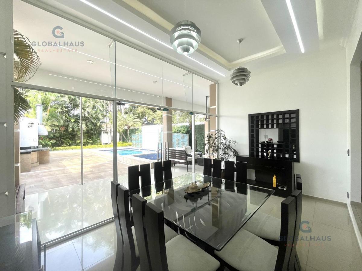 Venta de Casa en Samborondón. Área Bbq - Piscina - My. Z, Guayas — imagen 4