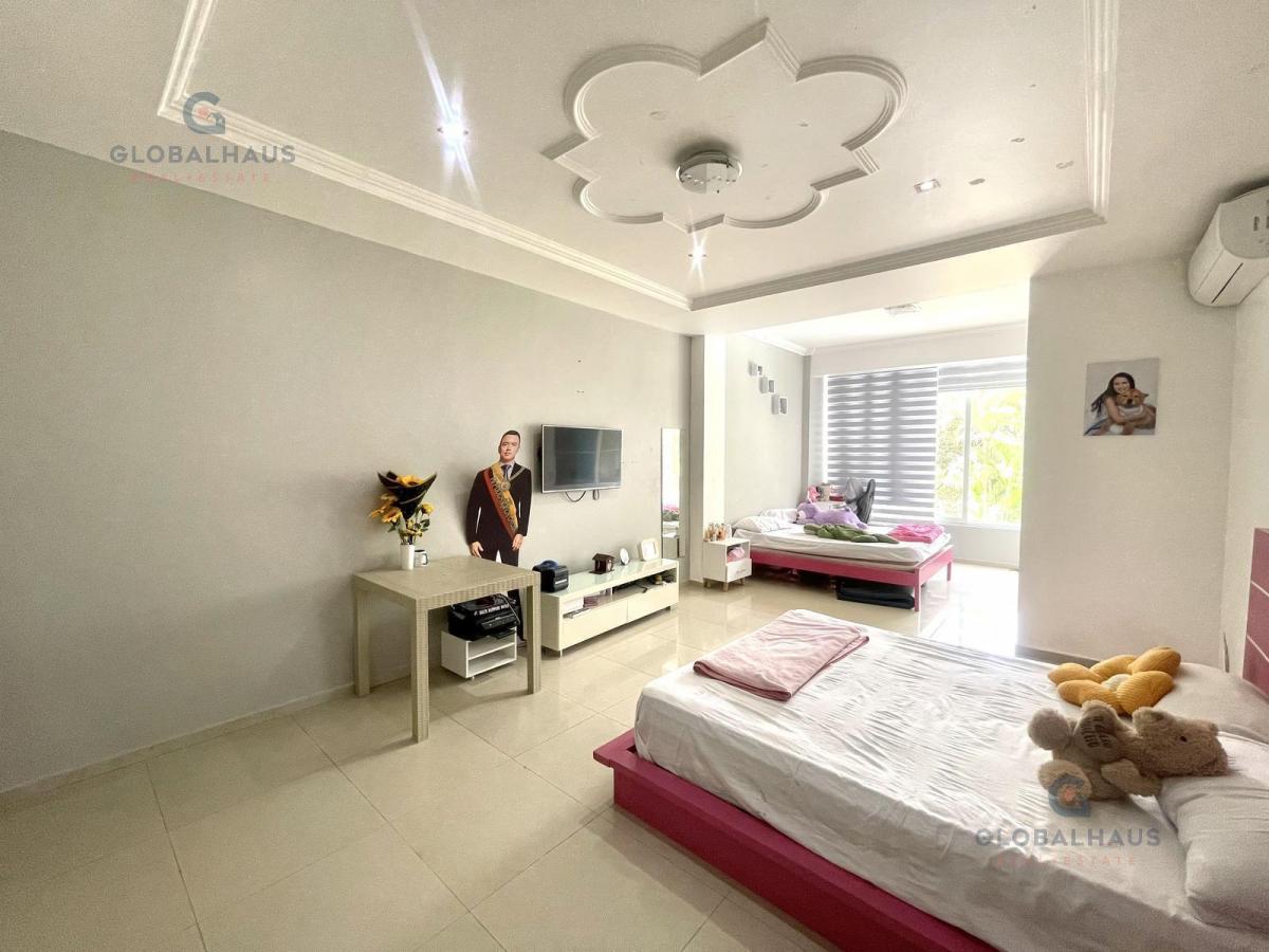 Venta de Casa en Samborondón. Área Bbq - Piscina - My. Z, Guayas — imagen 2