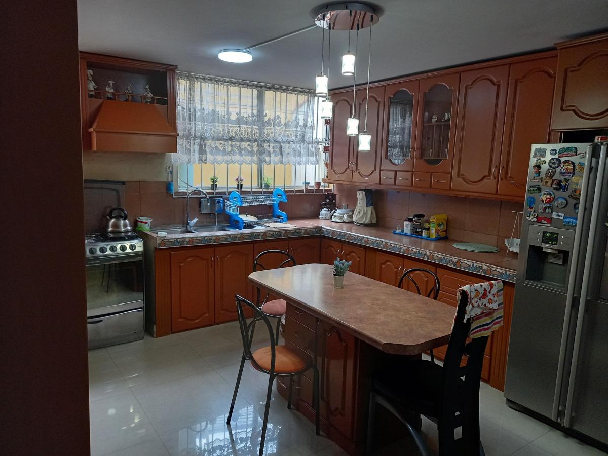 Vendo Casa Independiente Amplia Sector Urbanizacion Acosta Soberon Pasando Conocoto — imagen 8