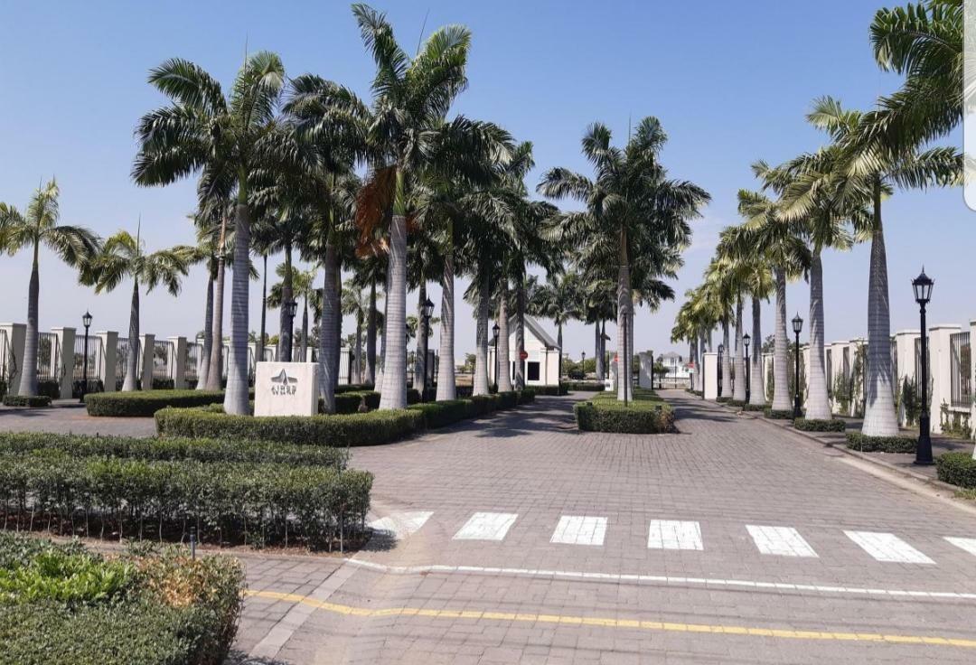 Venta de Casa en Aires de Batán, Samborondon Proyecto, Esquinera 4 Habitaciones Of, Guayas — imagen 2