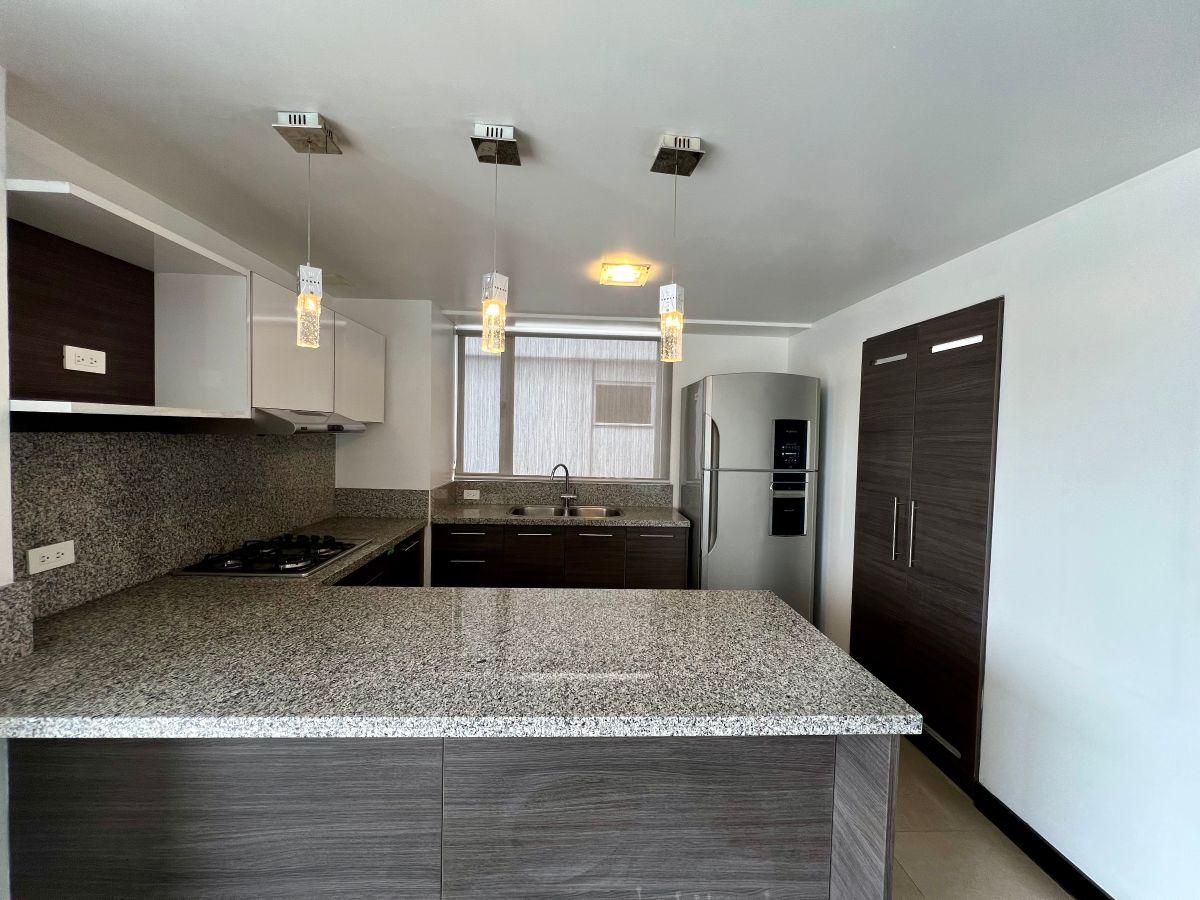 En Venta Departamento con Terraza Vista de Lujo - Gonzalez Suárez — imagen 9