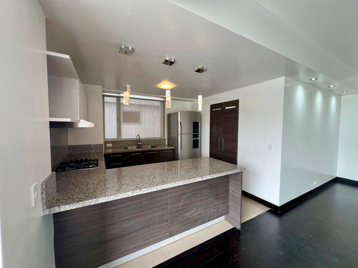 En Venta Departamento con Terraza Vista de Lujo - Gonzalez Suárez — imagen 6