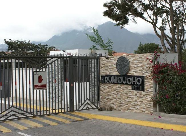 Venta - Casa - Terreno - Mitad del Mundo - Norte - Quito — imagen 6