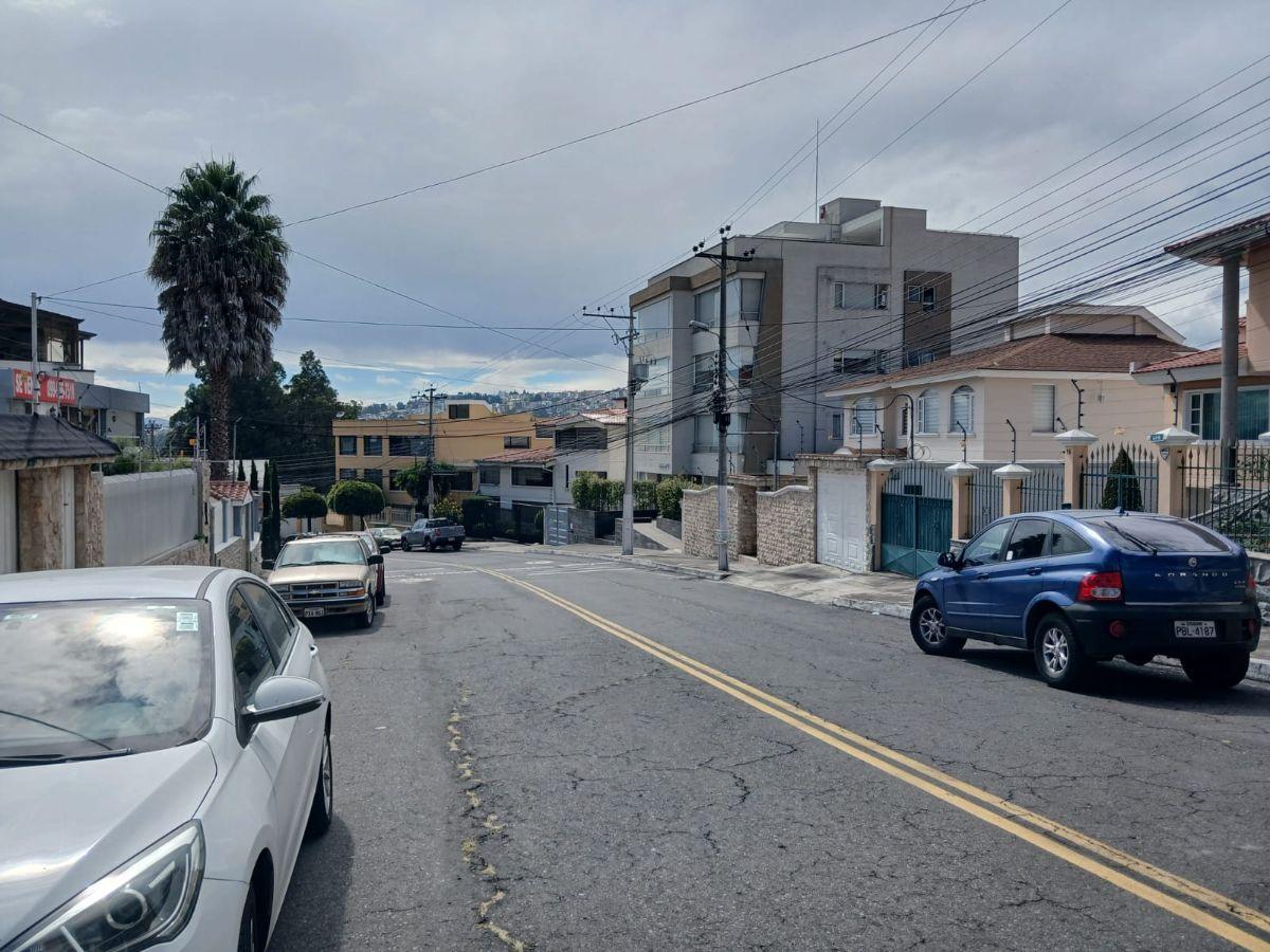 Vendo Departamento en El 4 Piso Sin Ascensor de 2 Dorm. urb. El Condado, Primera Etapa — imagen 6