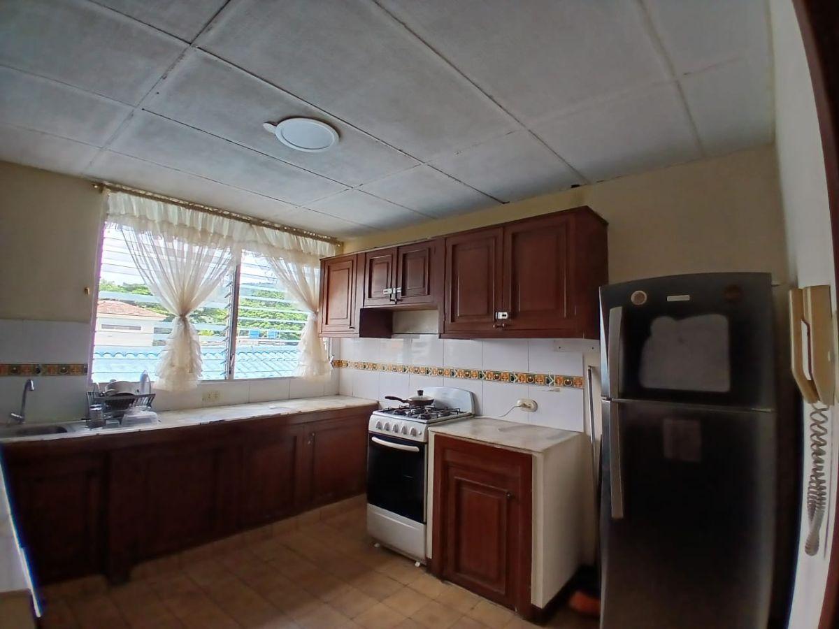 Se Vende Casa Rentera en Urdesa Central, Guayas — imagen 9