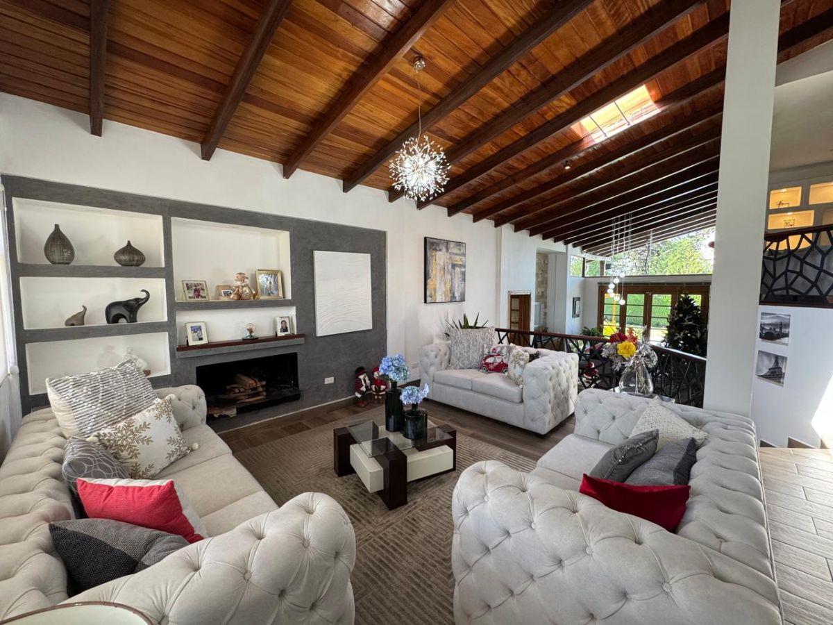 En Venta Casa con Piscina en Puembo — imagen 5