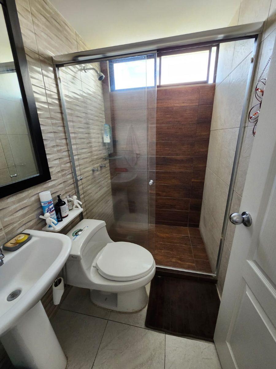 Se Vende Casa de 162 m² con 3 Habitaciones en Pomasqui — imagen 5