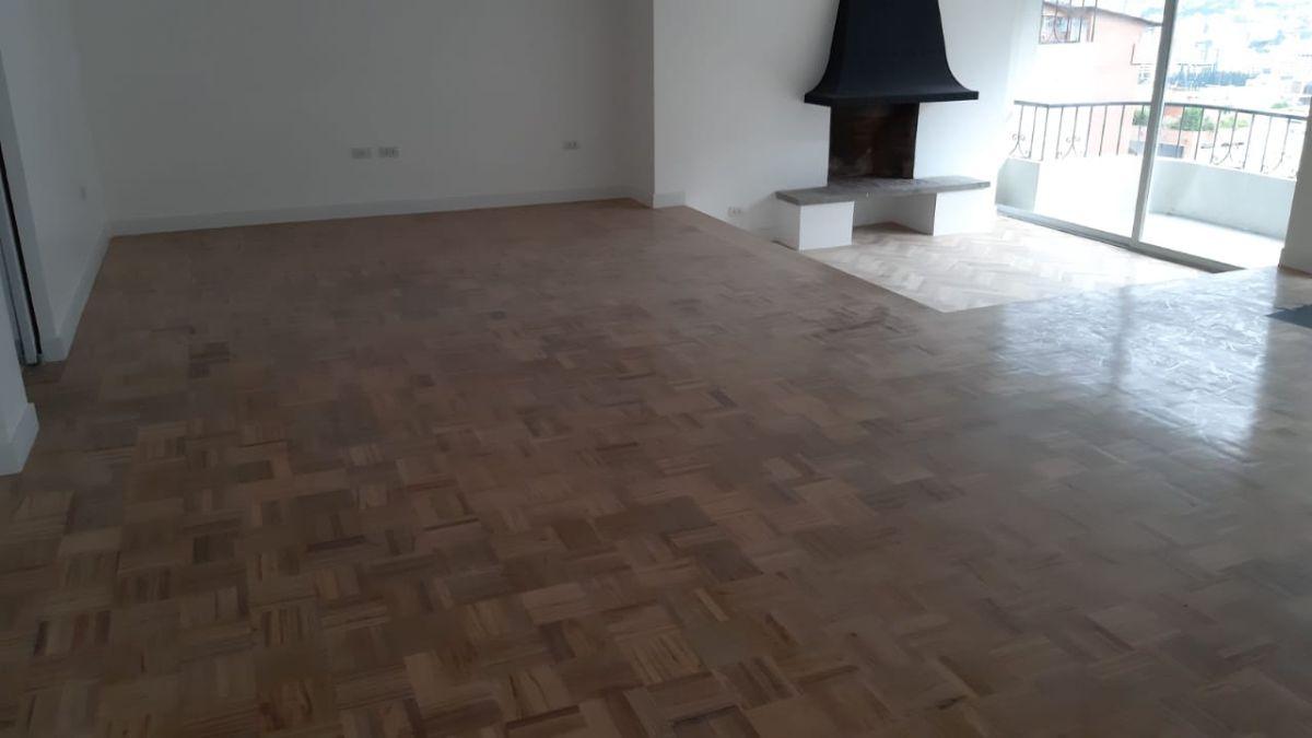 De Venta Hermoso Departamento Remodelado 100% en Sector Gonzalez Suarez — imagen 8