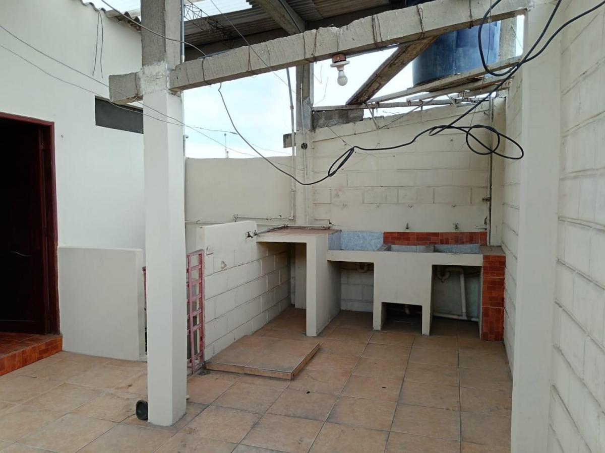 Casa Rentera de Venta en Sauces 5, 3 Departamentos y 1 Local. Guayas — imagen 8