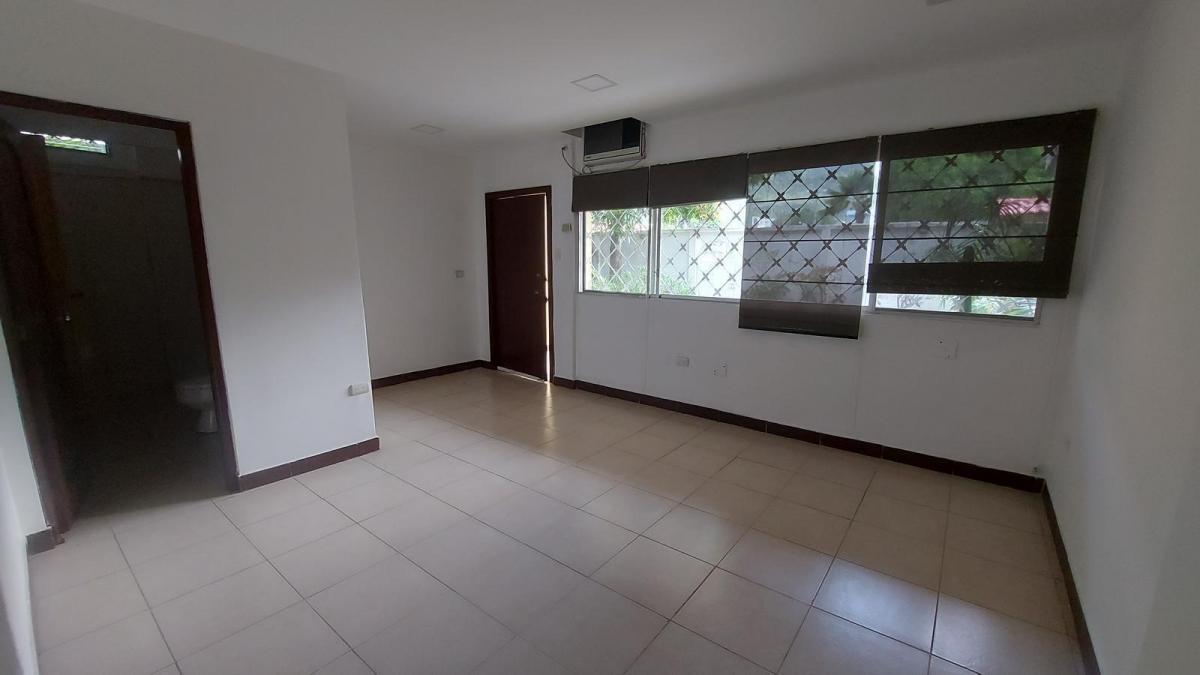 Venta Departamento Planta Baja Tres Dorm. y Piscina, Guayas — imagen 9