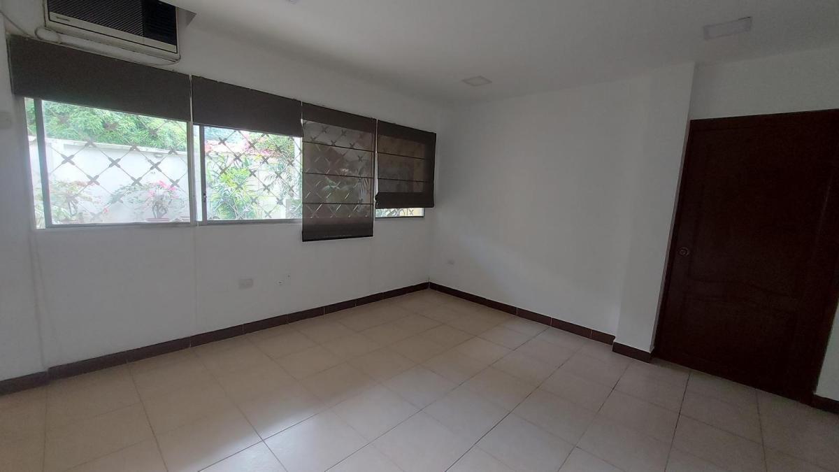 Venta Departamento Planta Baja Tres Dorm. y Piscina, Guayas — imagen 8