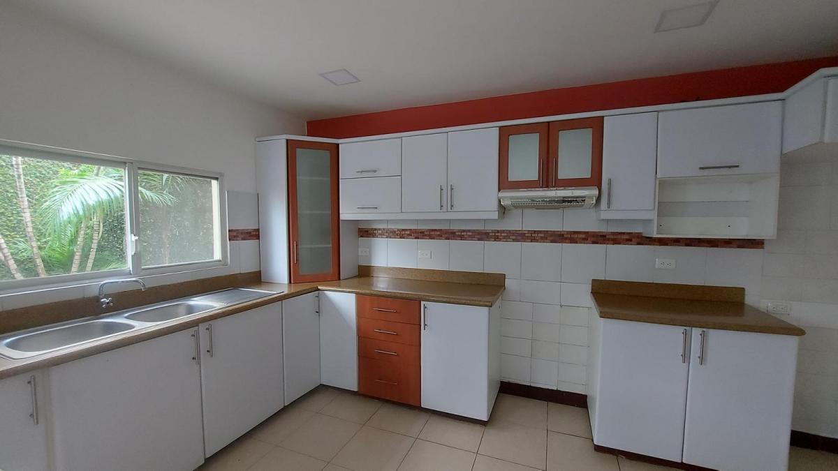 Venta Departamento Planta Baja Tres Dorm. y Piscina, Guayas — imagen 7