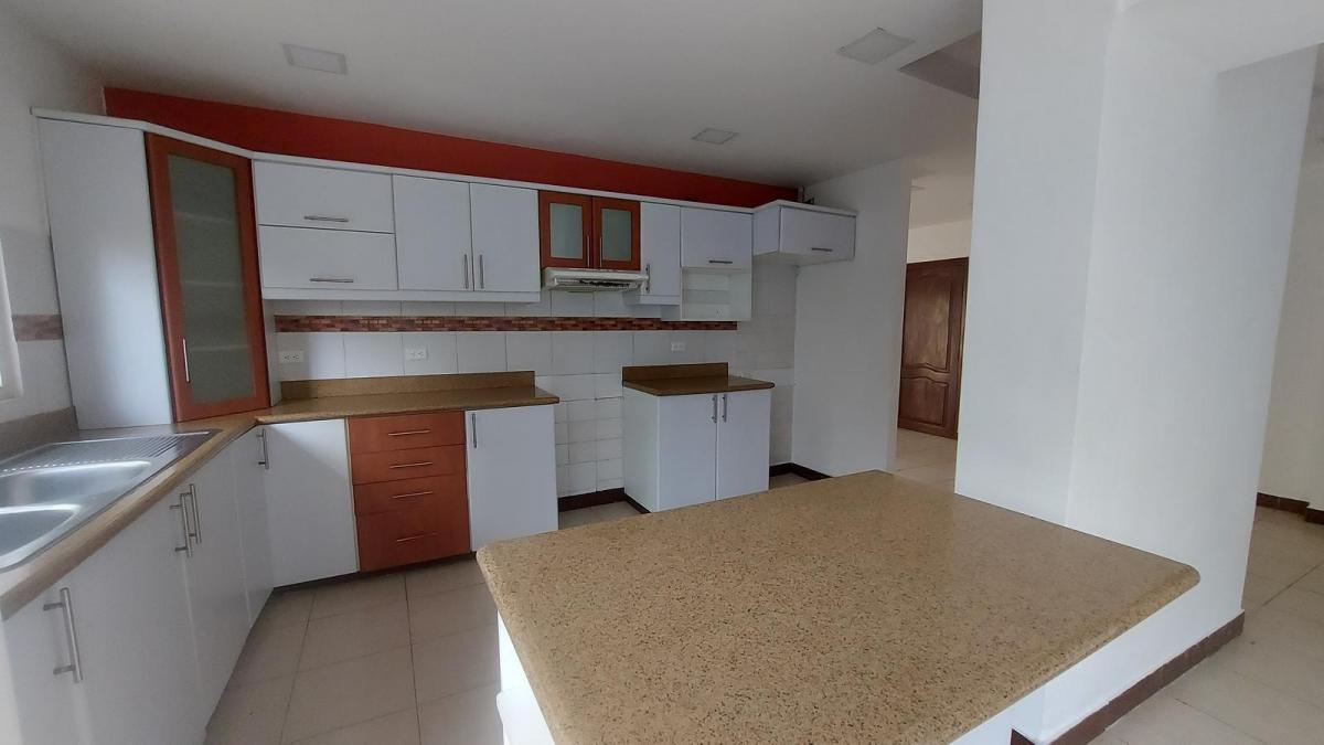 Venta Departamento Planta Baja Tres Dorm. y Piscina, Guayas — imagen 6