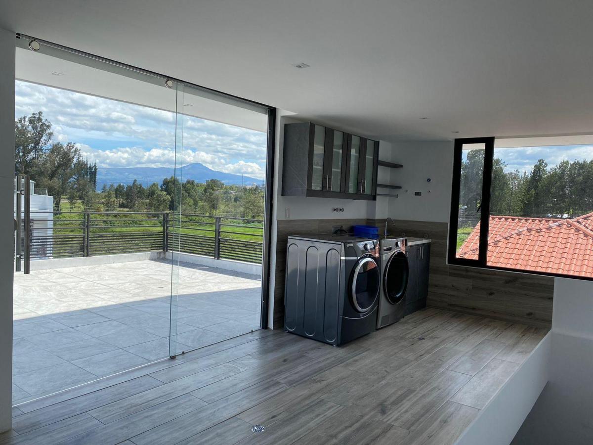 En Venta Hermosa y Amplia Casa Moderna, Ubicada en La Armenia. Provincia de Pichincha — imagen 8