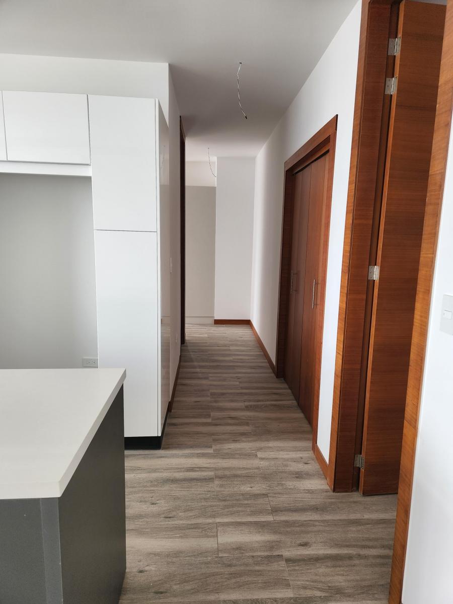 Hermoso Departamento de Venta con Amplio Jardin en Cumbaya — imagen 8