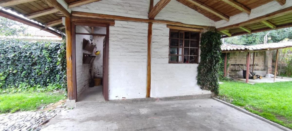 Venta de Hermosa Casa Independiente con Terreno Campestre, Valle de Los Chillos — imagen 10
