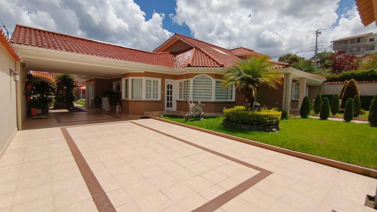 Casa con Piscina, Challuabamba, Azuay — imagen 8
