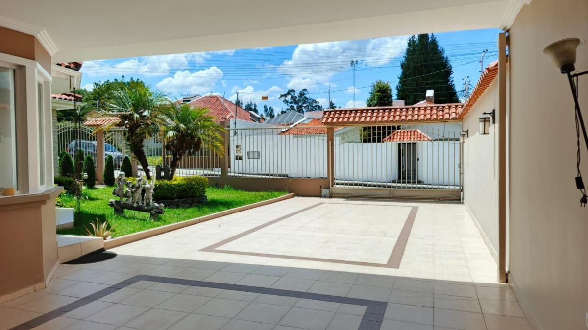 Casa con Piscina, Challuabamba, Azuay — imagen 6