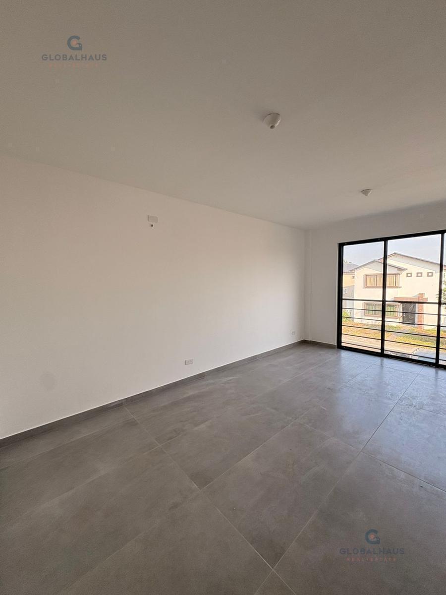 Venta de Casa en Samborondon, Urb Ciudad Celeste, 3 Habitaciones. V. J. Guayas — imagen 3