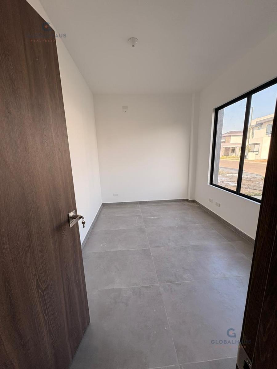 Venta de Casa en Samborondon, Urb Ciudad Celeste, 3 Habitaciones. V. J. Guayas — imagen 2