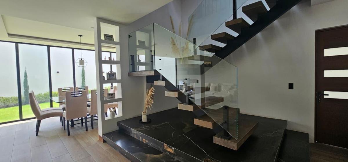 Venta Casa en Tumbaco Hilacril con Amplio Jardin y 4 Dorm. — imagen 4
