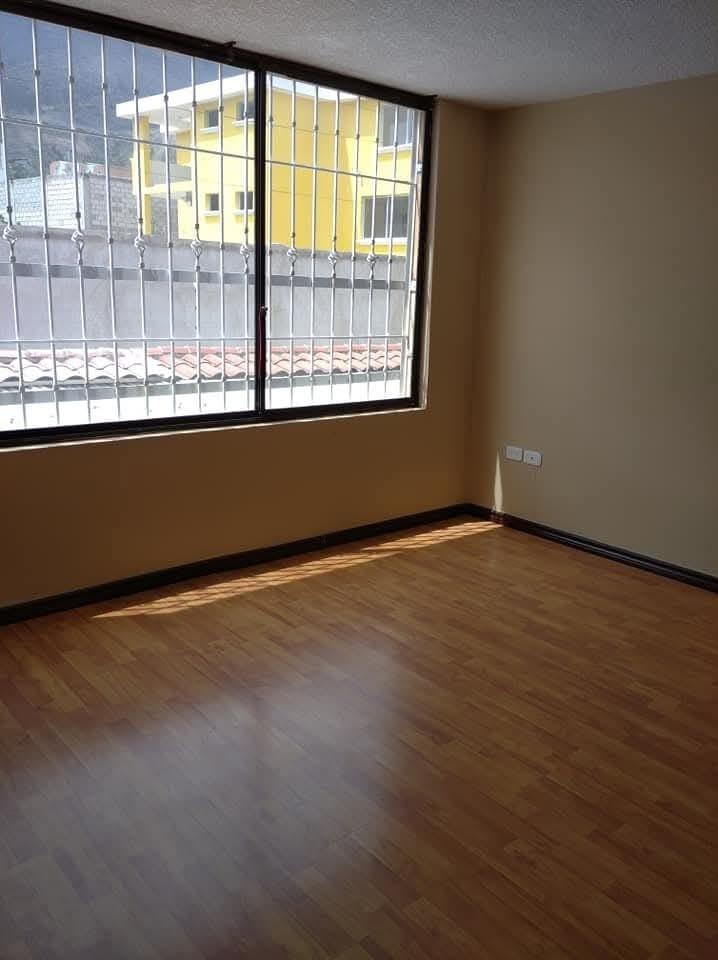 En Venta Linda y Amplia Casa, Sector Pomasqui — imagen 8