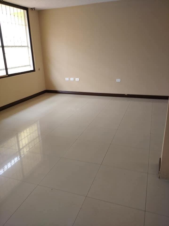 En Venta Linda y Amplia Casa, Sector Pomasqui — imagen 6