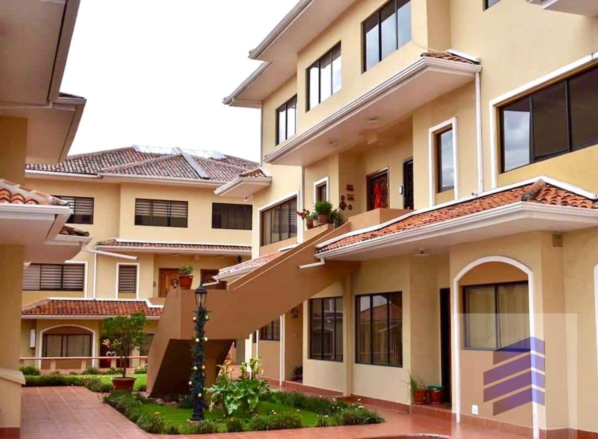 De Oportunidad Hermoso Departamento Dúplex en Venta | Av Loja y Remigio Crespo – Cuenca, Azuay — imagen 9