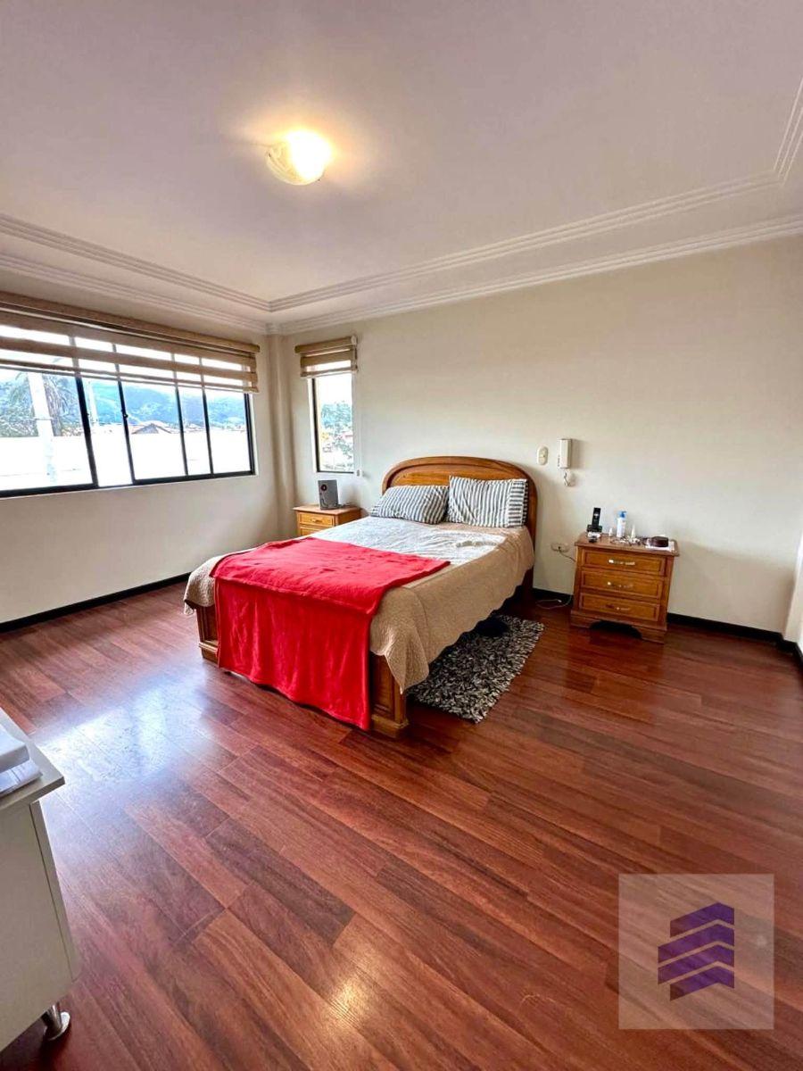 De Oportunidad Hermoso Departamento Dúplex en Venta | Av Loja y Remigio Crespo – Cuenca, Azuay — imagen 7
