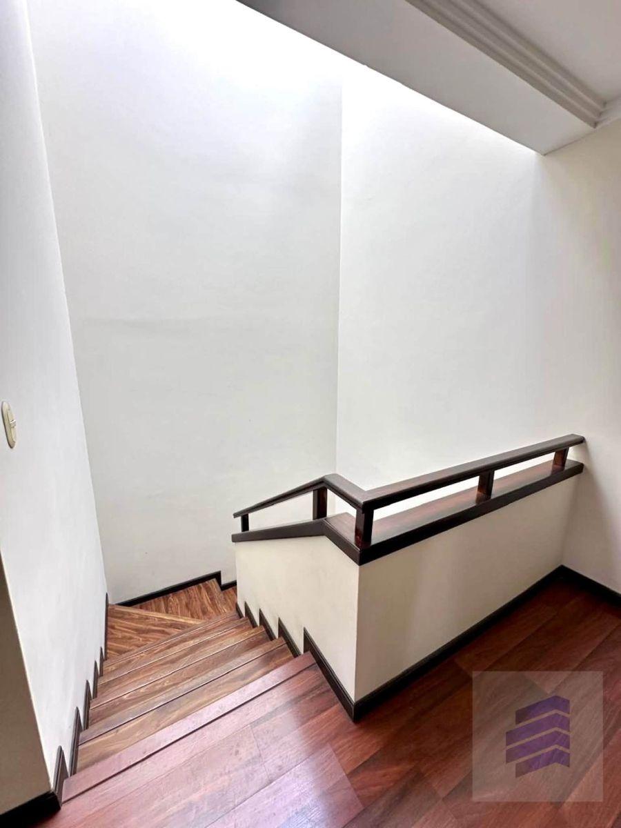 De Oportunidad Hermoso Departamento Dúplex en Venta | Av Loja y Remigio Crespo – Cuenca, Azuay — imagen 2