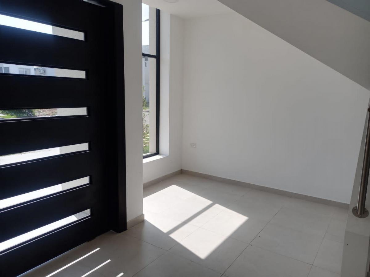 Casa de Venta en La Urbanización Ciudad Celeste, Samborondón, de Estreno. Guayas — imagen 9