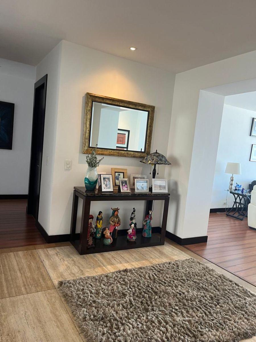 Vendo Hermoso y Moderno Penthouse Quiteño Libre / Bellavista — imagen 7