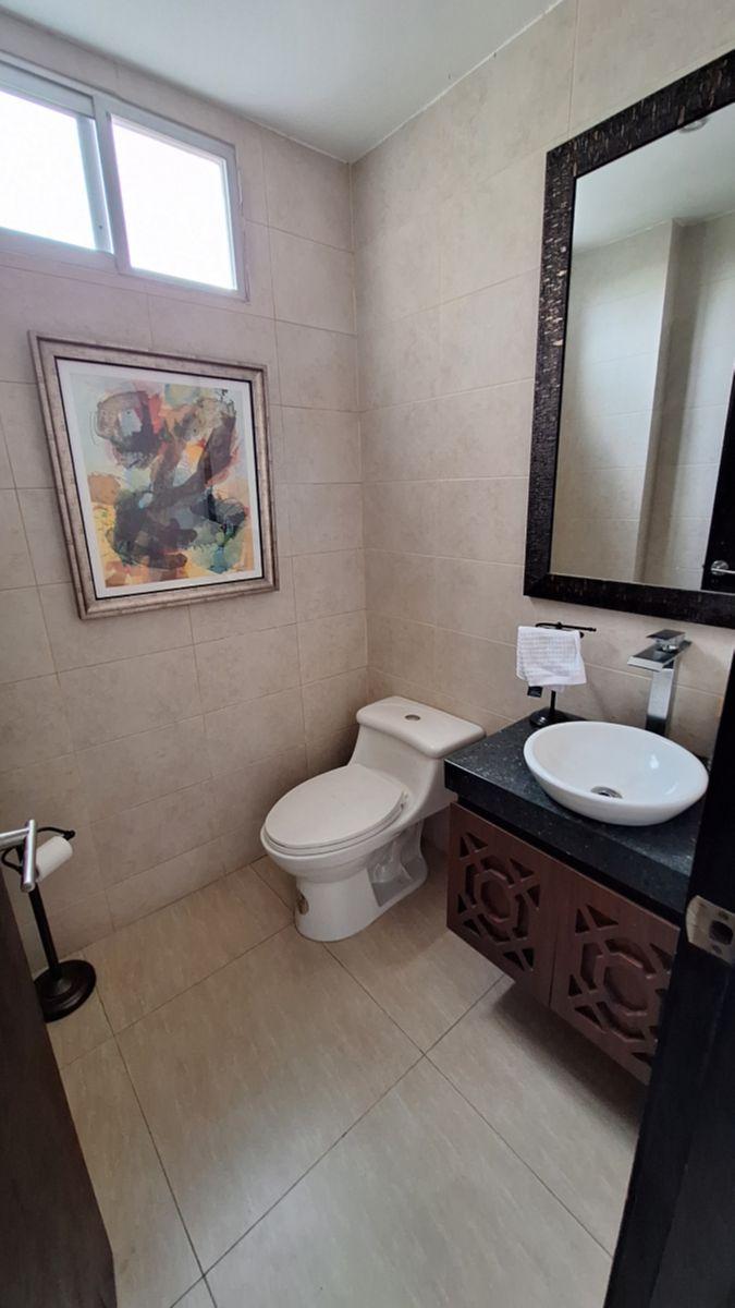 Departamento de 160 m² con 3 Habitaciones en Venta en Samborondón, Guayas — imagen 2