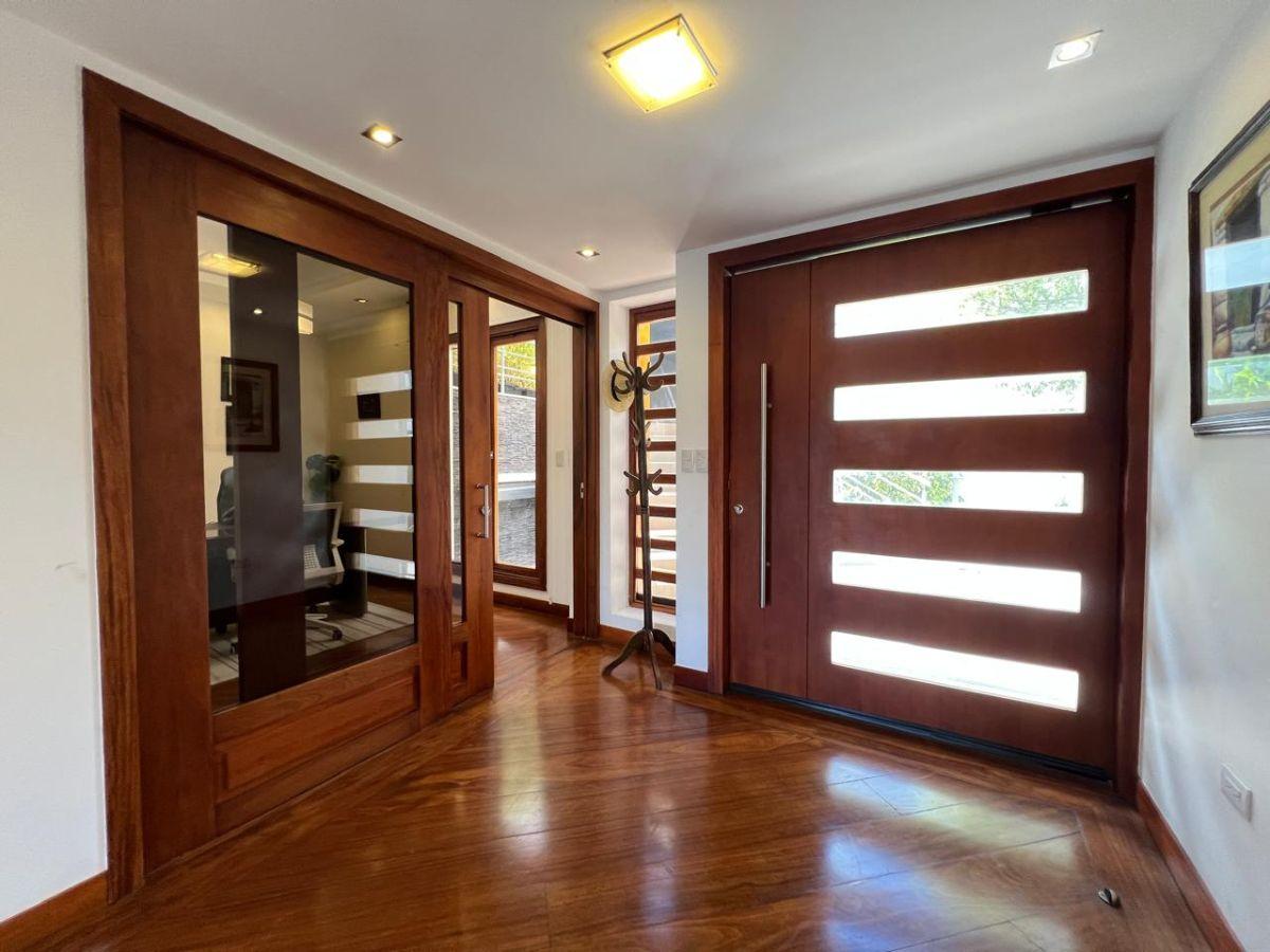 Vendo Amplia Casa con Suit Independiente 6 Doemitorios, hermosa Vista Nayon Urbanización Privada — imagen 5