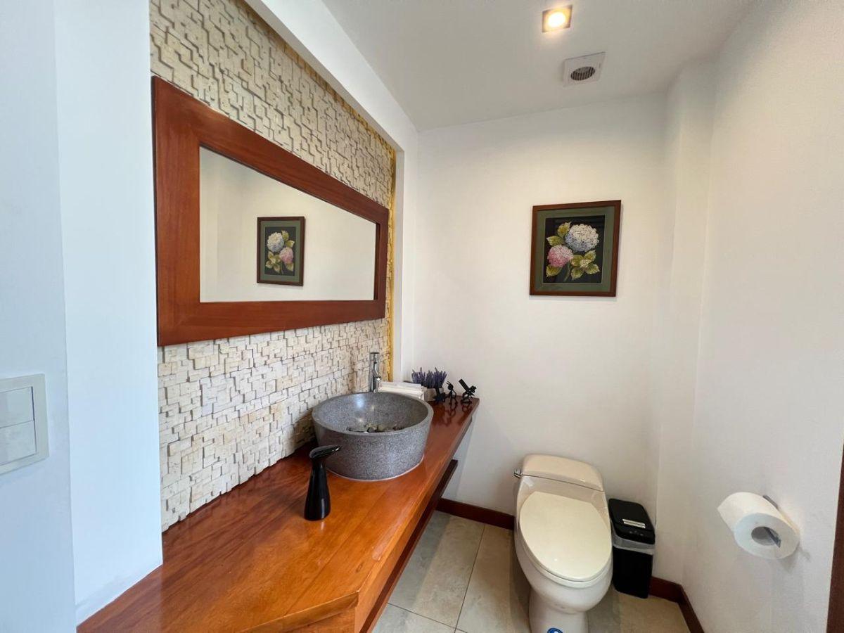 Vendo Amplia Casa con Suit Independiente 6 Doemitorios, hermosa Vista Nayon Urbanización Privada — imagen 4