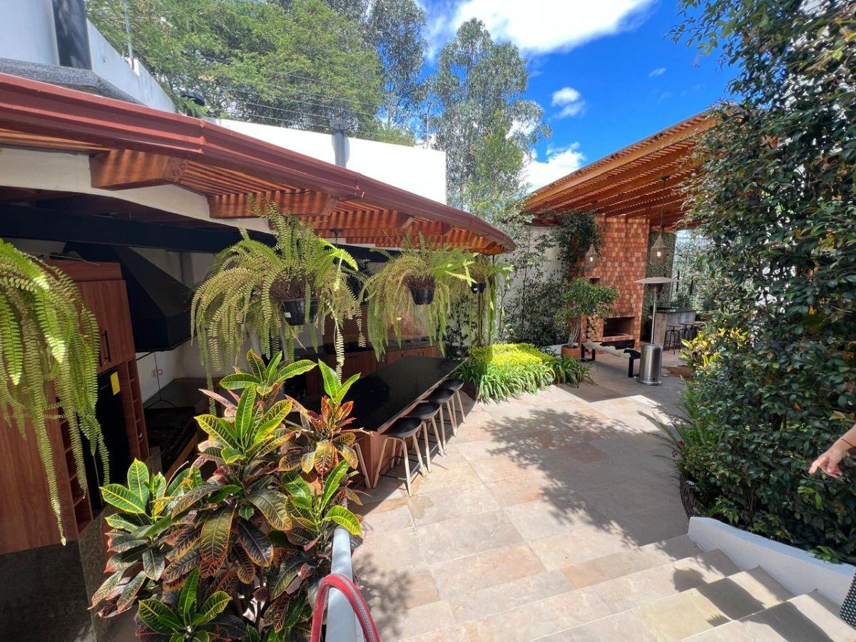Vendo Amplia Casa con Suit Independiente 6 Doemitorios, hermosa Vista Nayon Urbanización Privada — imagen 3
