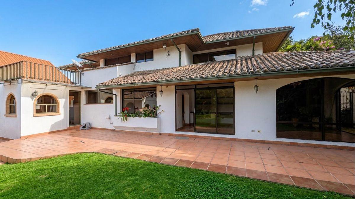 Venta Jacaranda Casa Tres Dorm. + Mega Suite - Terreno 1440 m². Provincia de Pichincha — imagen 10