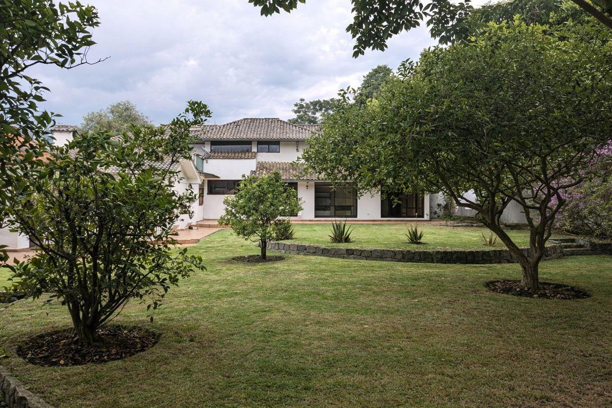 Venta Jacaranda Casa Tres Dorm. + Mega Suite - Terreno 1440 m². Provincia de Pichincha — imagen 9