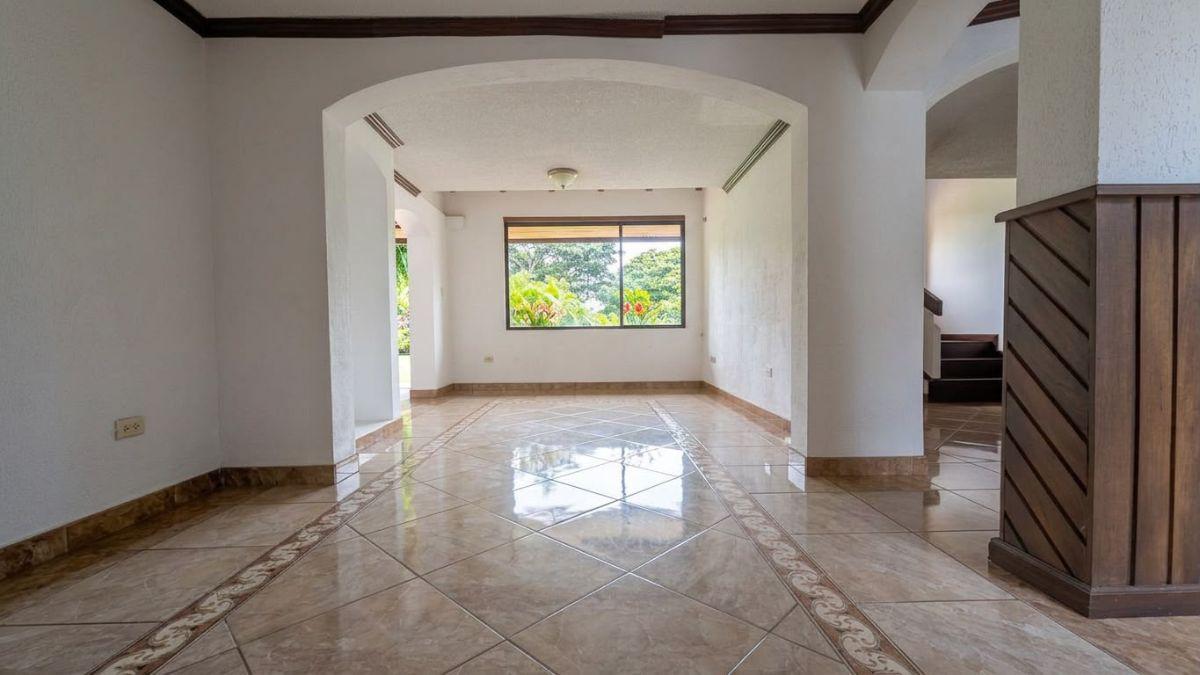 Venta Jacaranda Casa Tres Dorm. + Mega Suite - Terreno 1440 m². Provincia de Pichincha — imagen 7