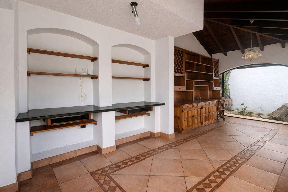 Venta Urbanizacion Jacaranda Casa Tres Dorm. + Mega Suite - Terreno 1440 m². Provincia de Pichincha — imagen 3