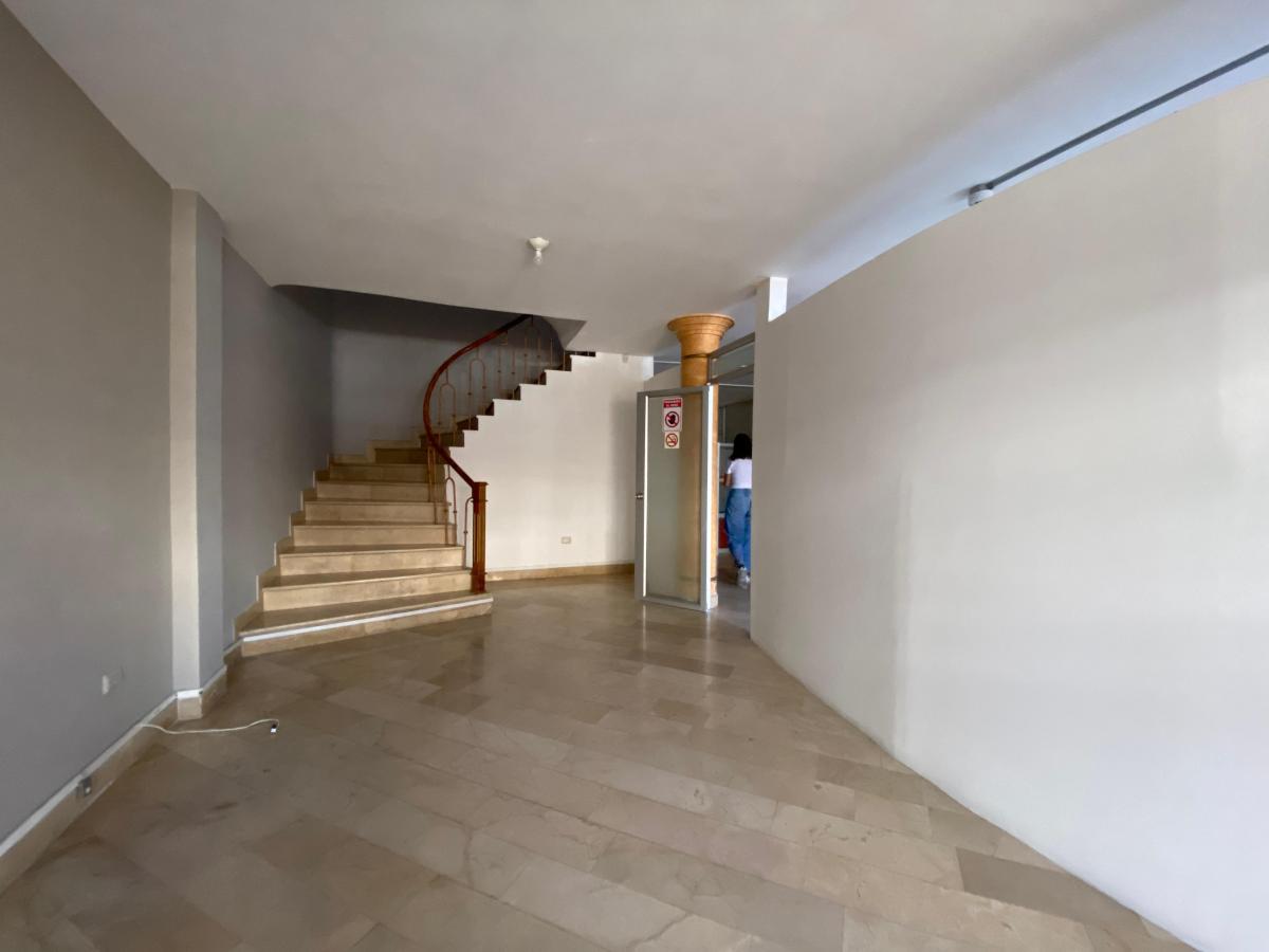 En Venta Casa de 3 Pisos en La Garzota, Norte de Guayaquil - L. Torres, Guayas — imagen 5
