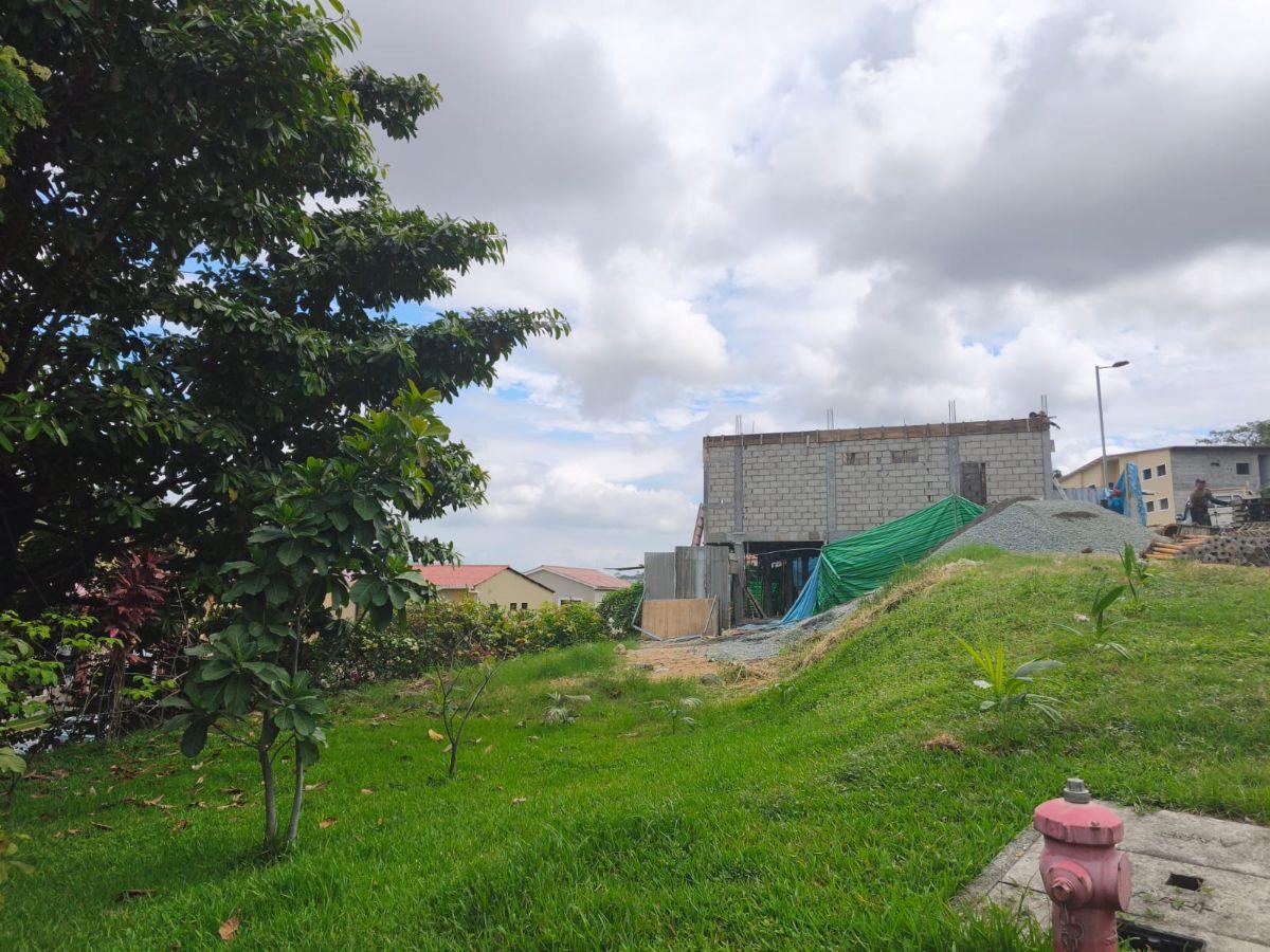 Terreno con Vista Panorámica de Venta en La Urb. Villa Club, 180 m². Guayas — imagen 5