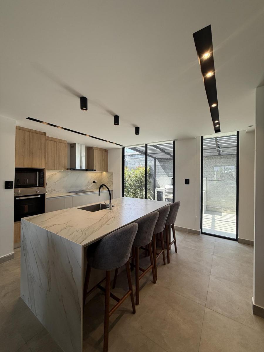 En Venta o Renta Casa Esquinera Amoblada en Conjunto Privado, Tumbaco — imagen 7