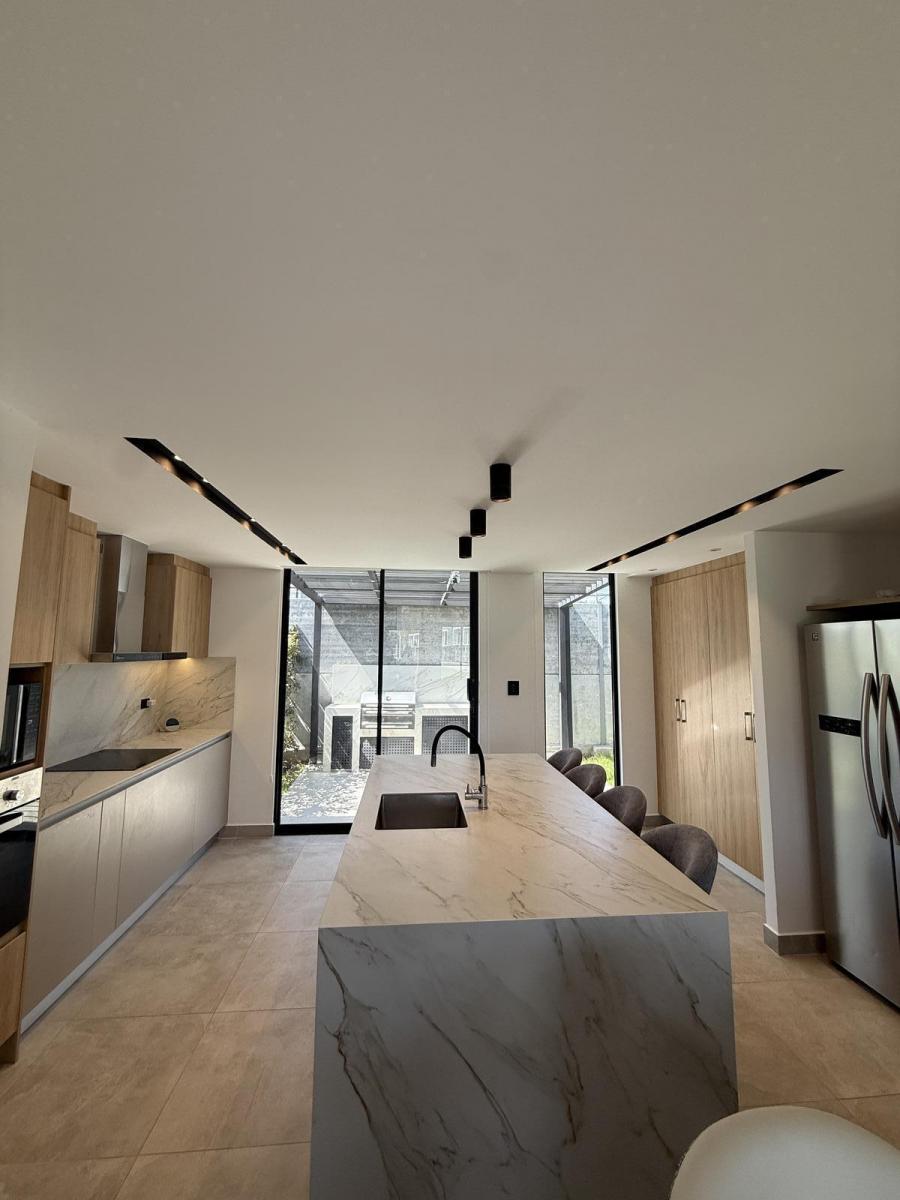 En Venta o Renta Casa Esquinera Amoblada en Conjunto Privado, Tumbaco — imagen 6